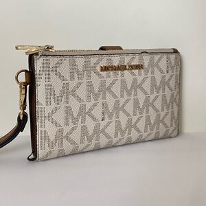 Michel Kors Wallet. Used